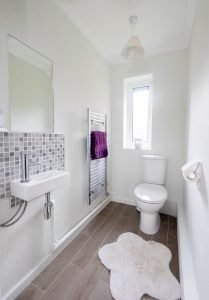 Extra cloakroom with WC